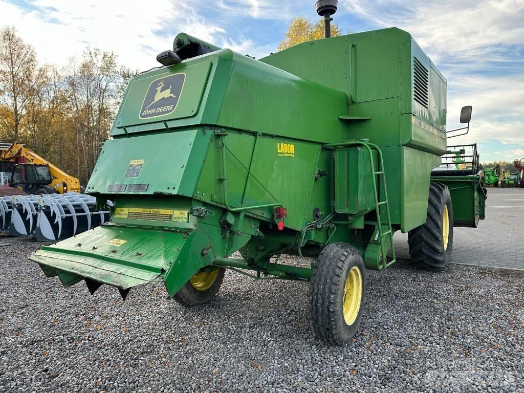 John Deere 1042 Ražas novākšanas kombaini