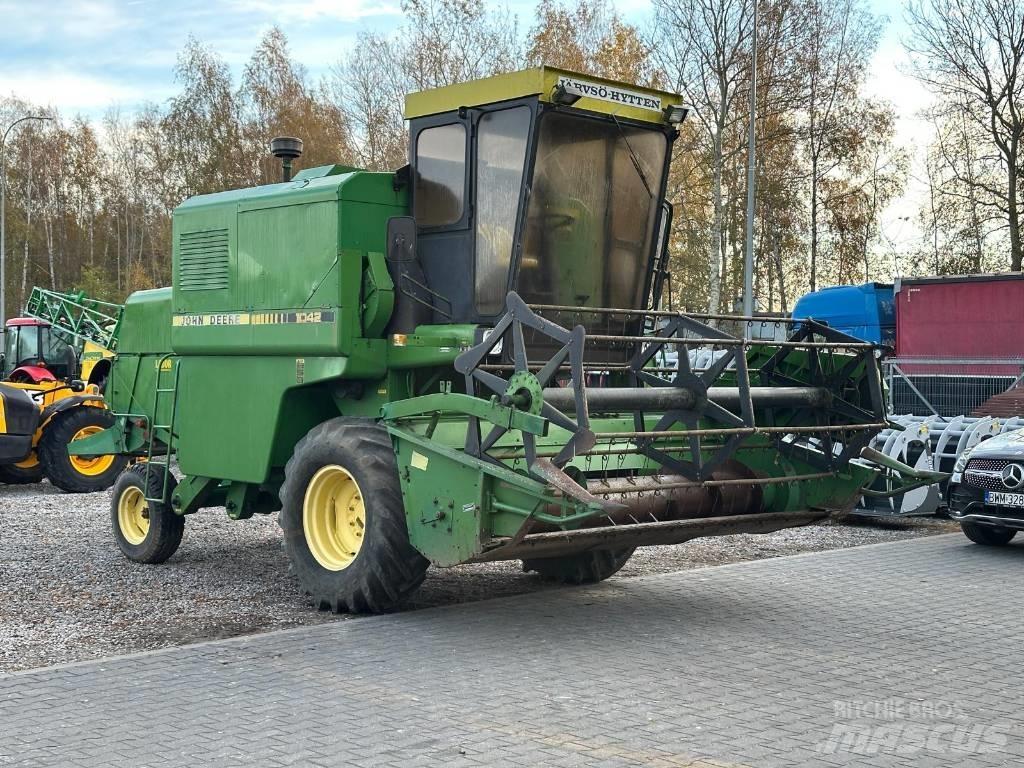 John Deere 1042 Ražas novākšanas kombaini