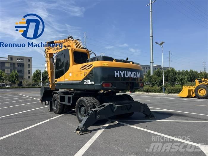 Hyundai R210W-9 Ekskavatori uz riteņiem