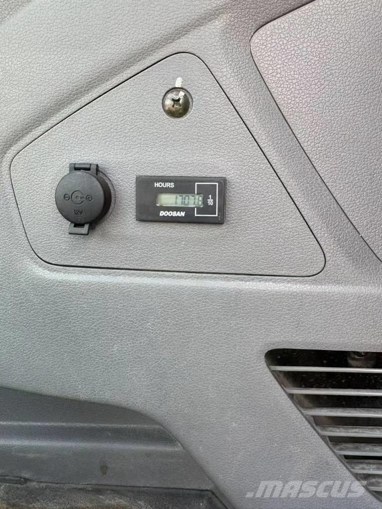 Doosan DX 60 Kāpurķēžu ekskavatori