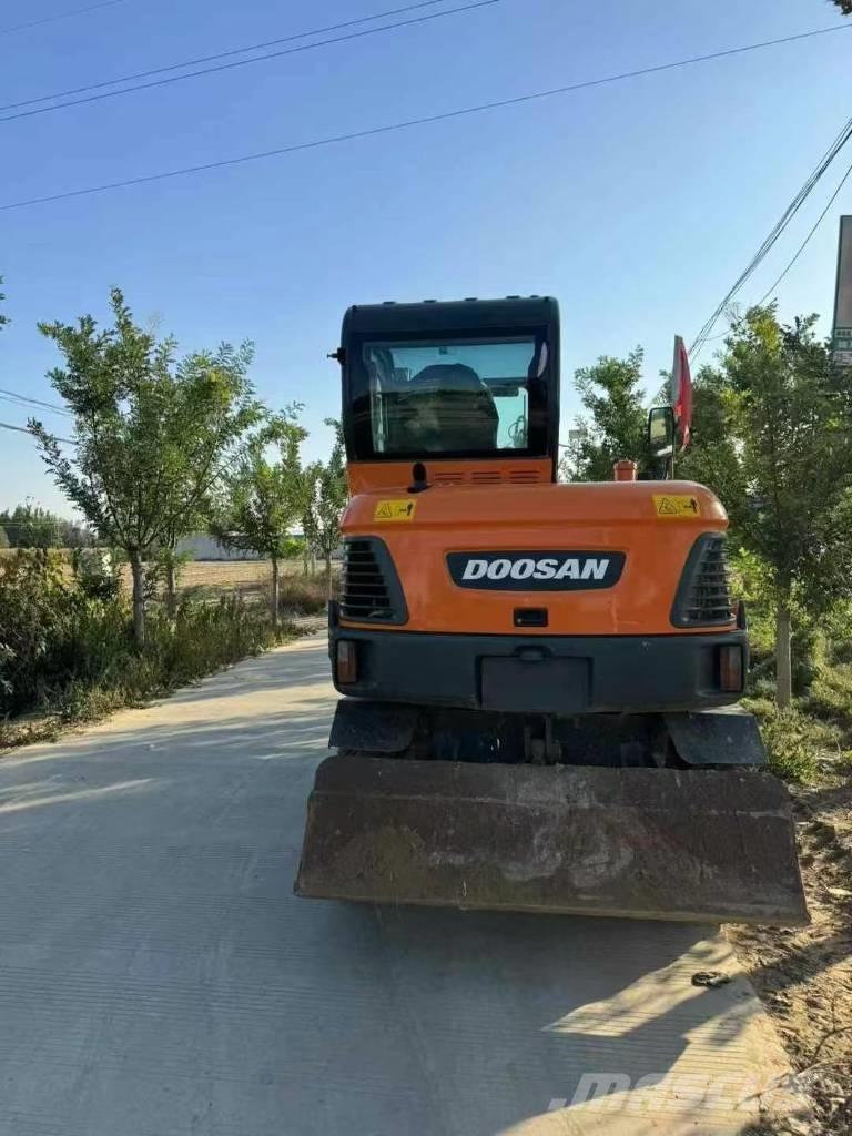 Doosan DX 60 Kāpurķēžu ekskavatori