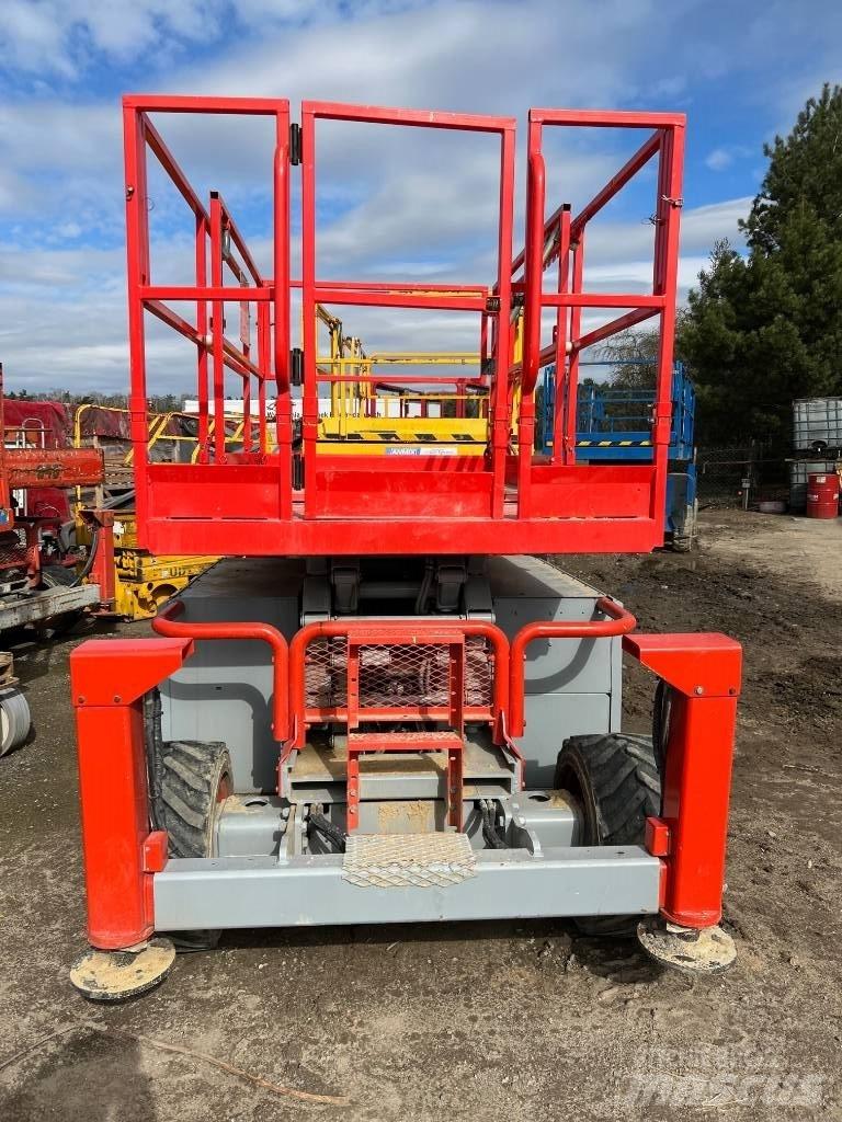 SkyJack SJ 6832 RT Šķerveida pacēlāji