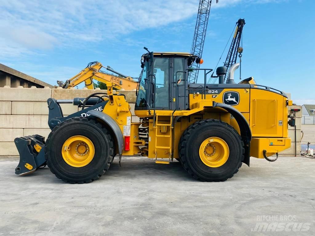 John Deere 824p Iekrāvēji uz riteņiem