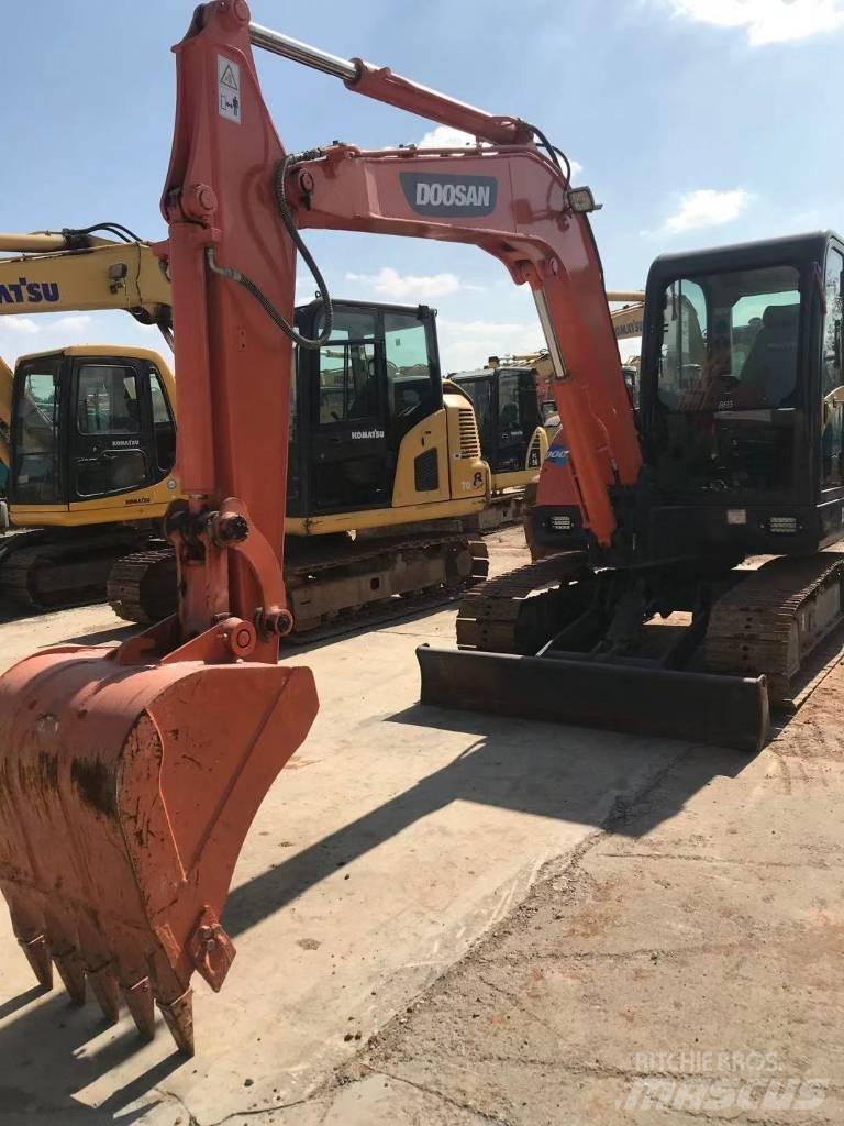 Doosan dx60 Kāpurķēžu ekskavatori