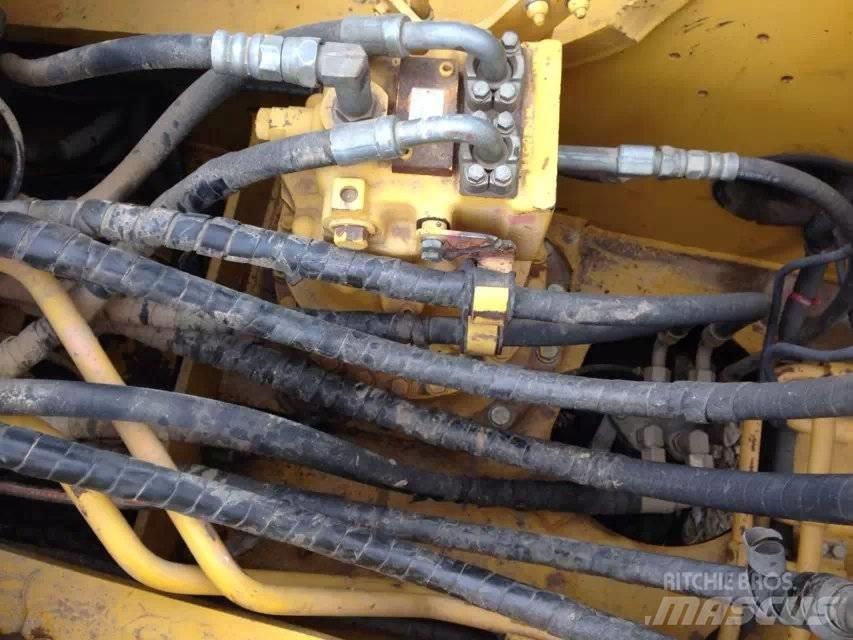 Komatsu pc220-7 Kāpurķēžu ekskavatori