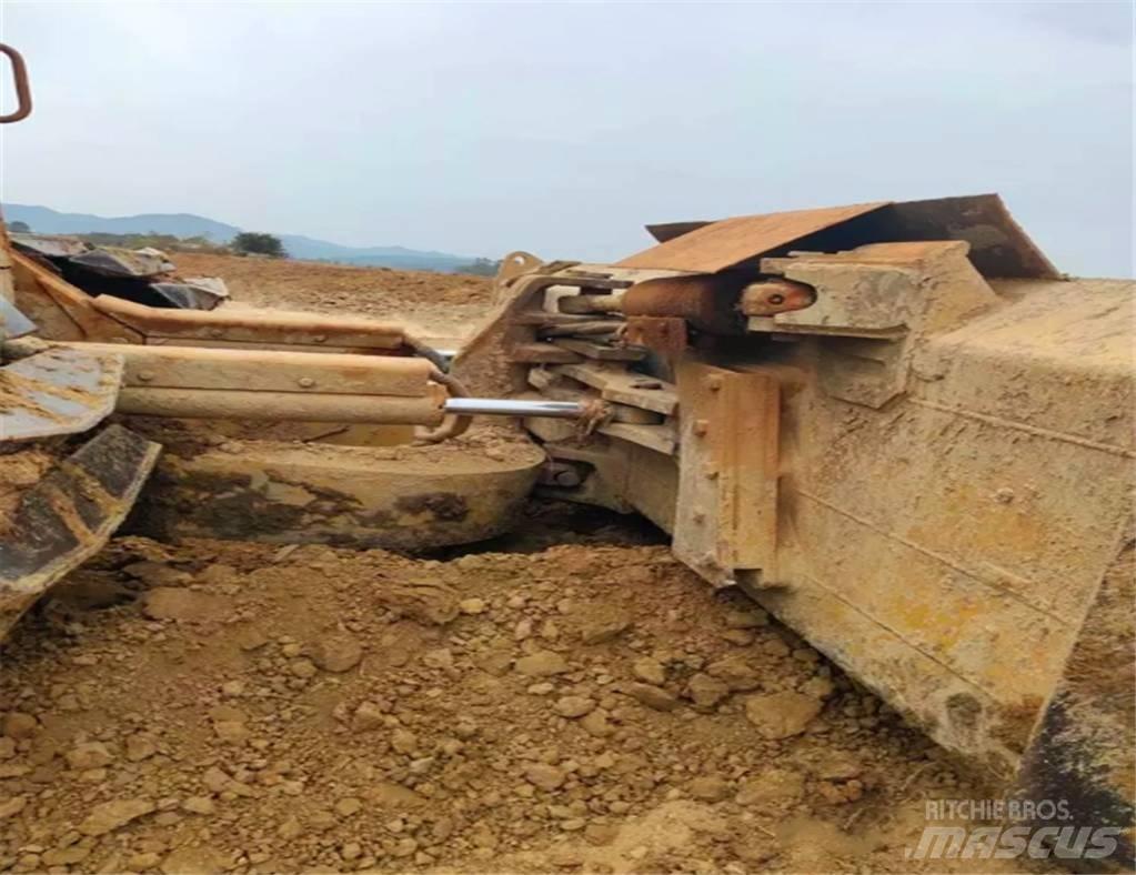 CAT D 6 N Kāpurķēžu buldozeri