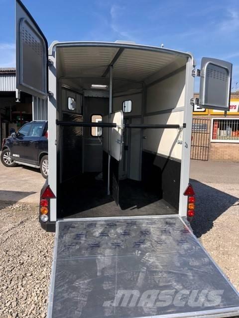 Ifor Williams HB511R Citas piekabes