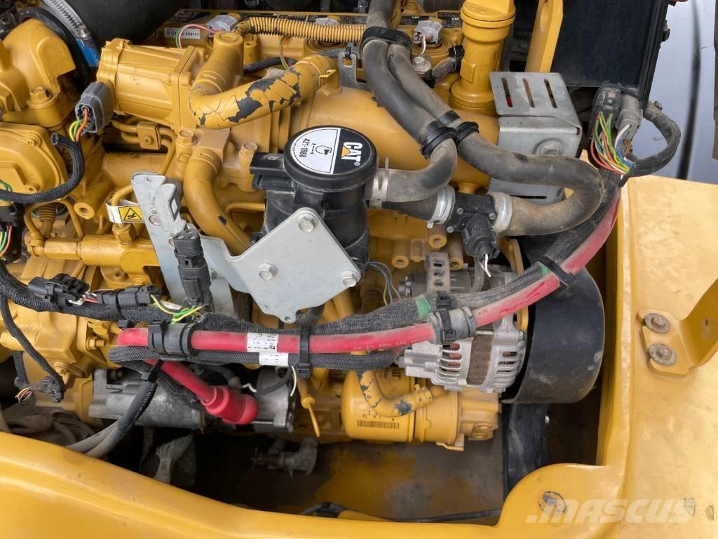 CAT 908M Iekrāvēji uz riteņiem