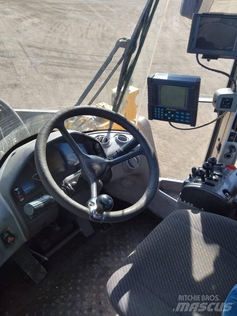 Volvo L 220 F Iekrāvēji uz riteņiem