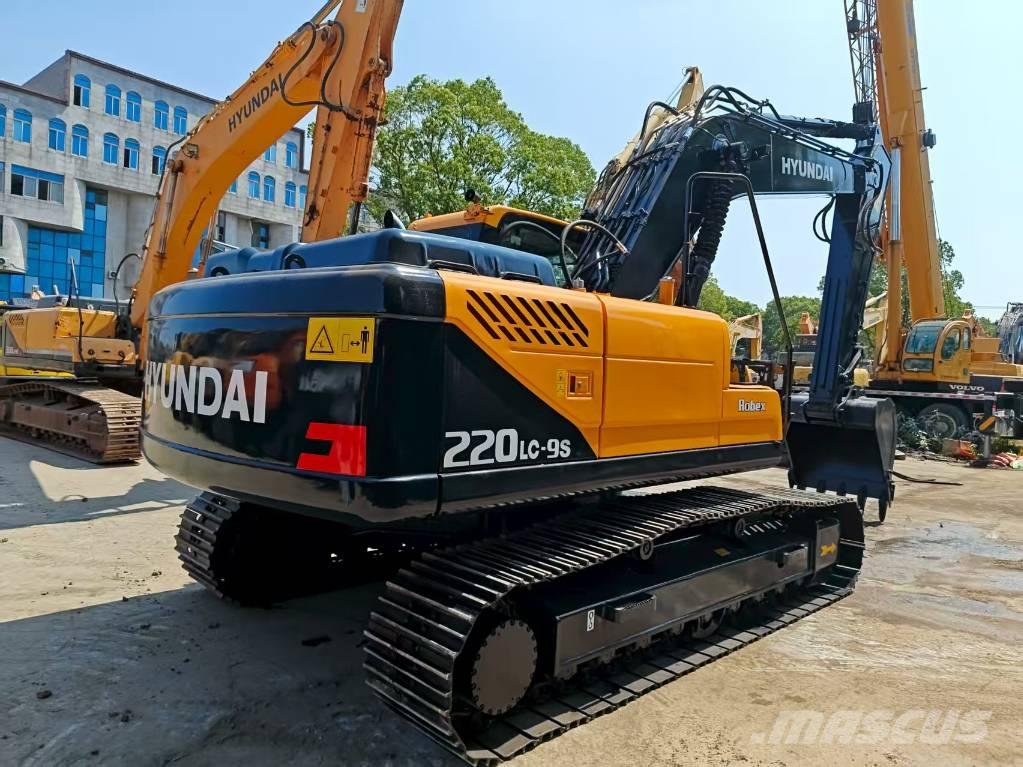Hyundai R220LC-9S Kāpurķēžu ekskavatori
