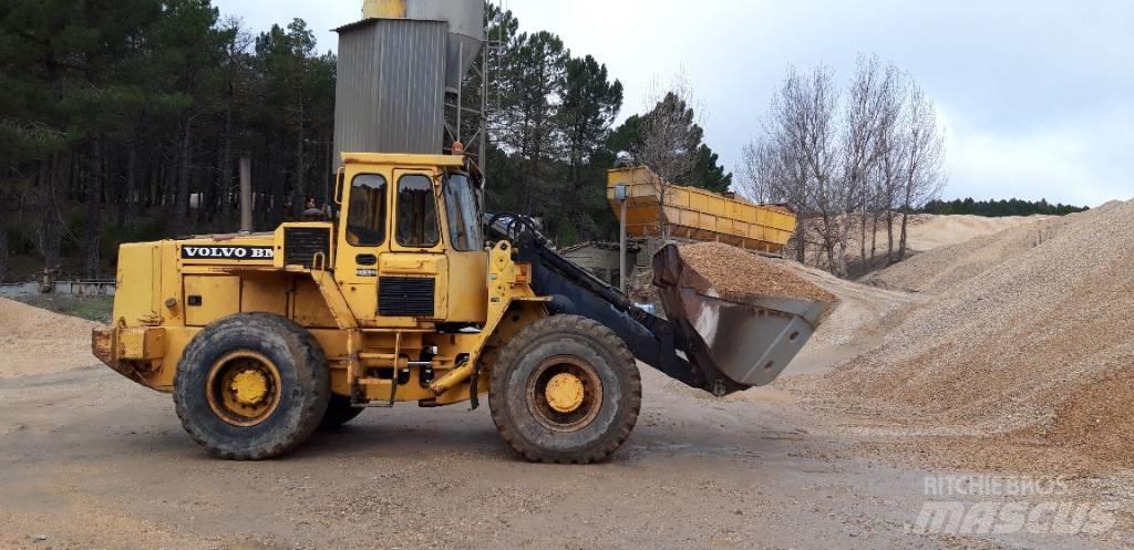  Cargadora volvo L90 Mini iekrāvēji
