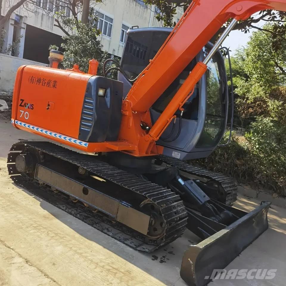 Hitachi ZX70 Vidēja lieluma ekskavatori 7 t - 12 t