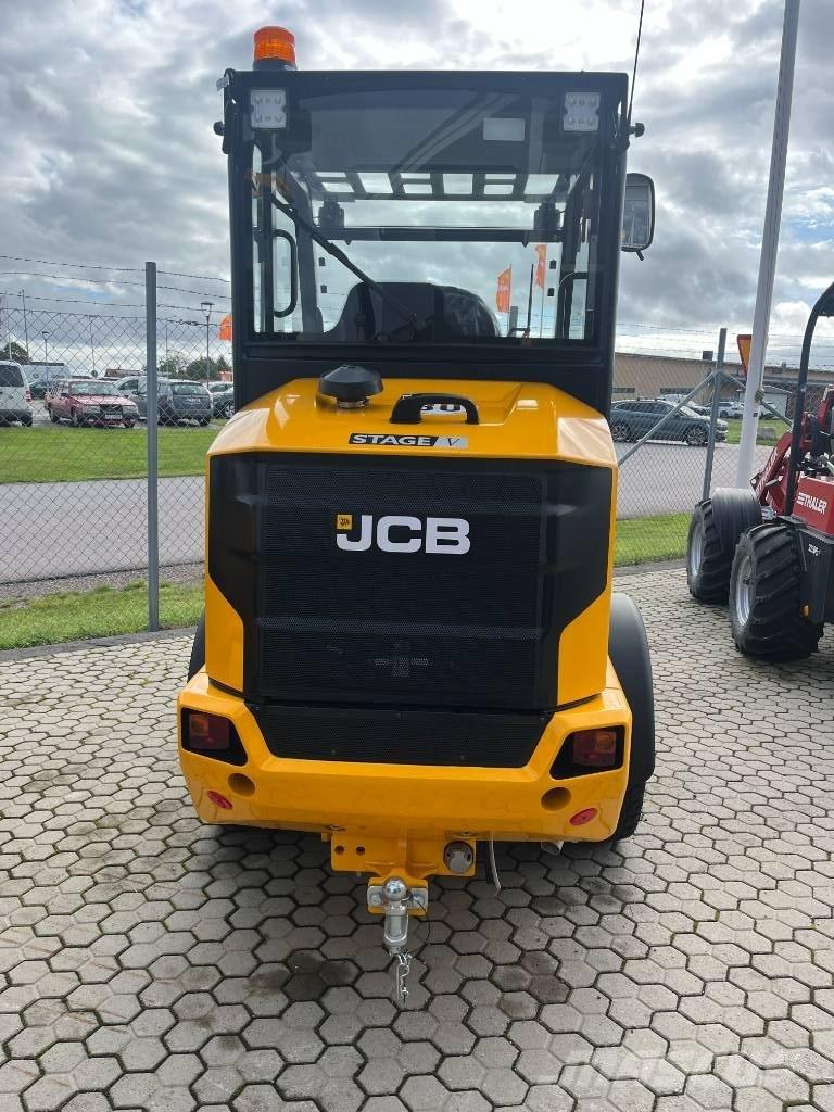 JCB 403 Agri Plus Lietoti riteņu kompaktiekrāvēji