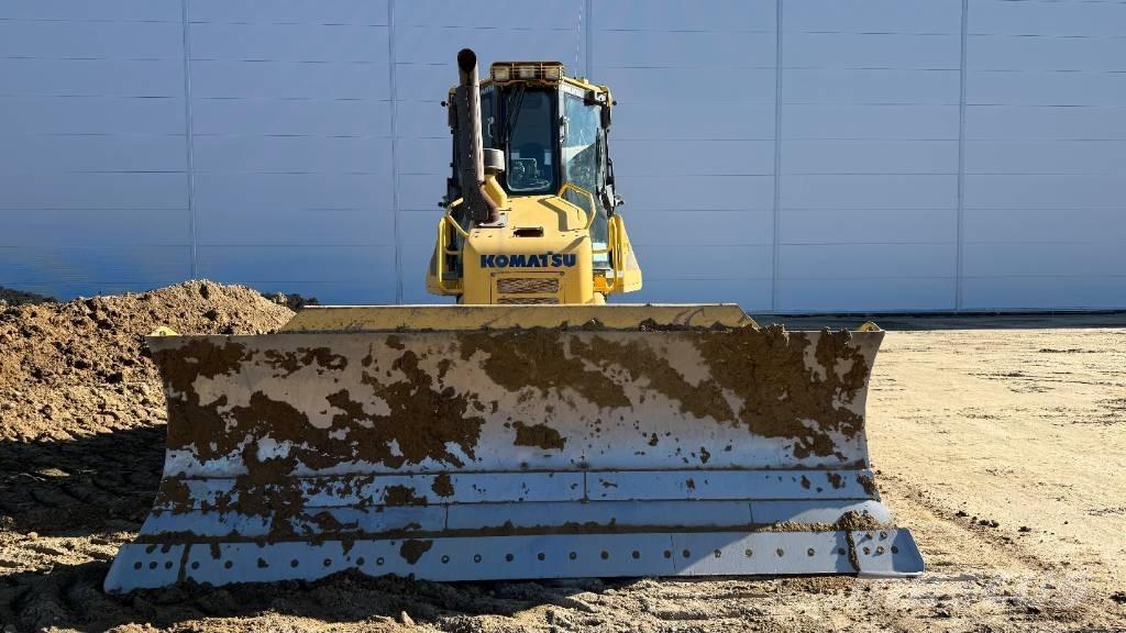 Komatsu D 61 PXI-23 Kāpurķēžu buldozeri