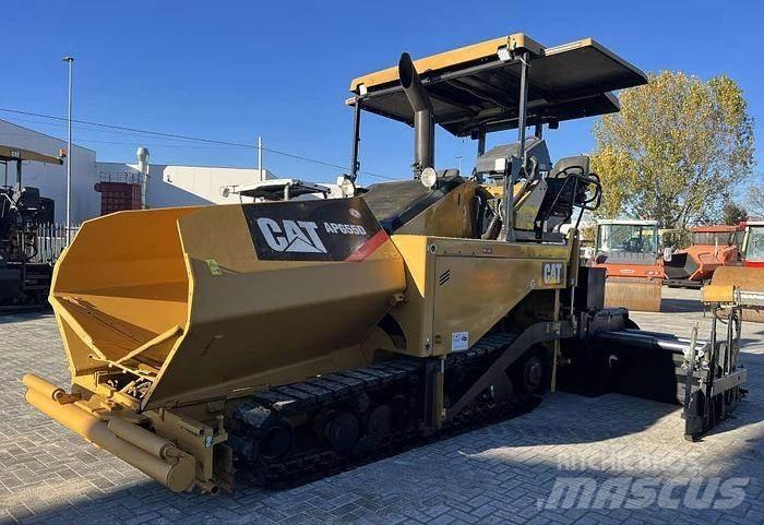 CAT AP 655D Asfalta klājēji