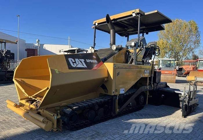 CAT AP 655D Asfalta klājēji