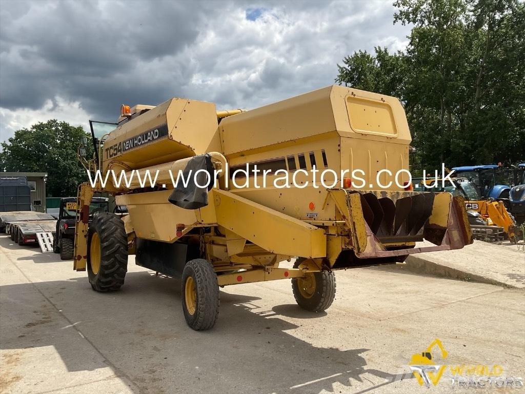 New Holland TC 54 Ražas novākšanas kombaini