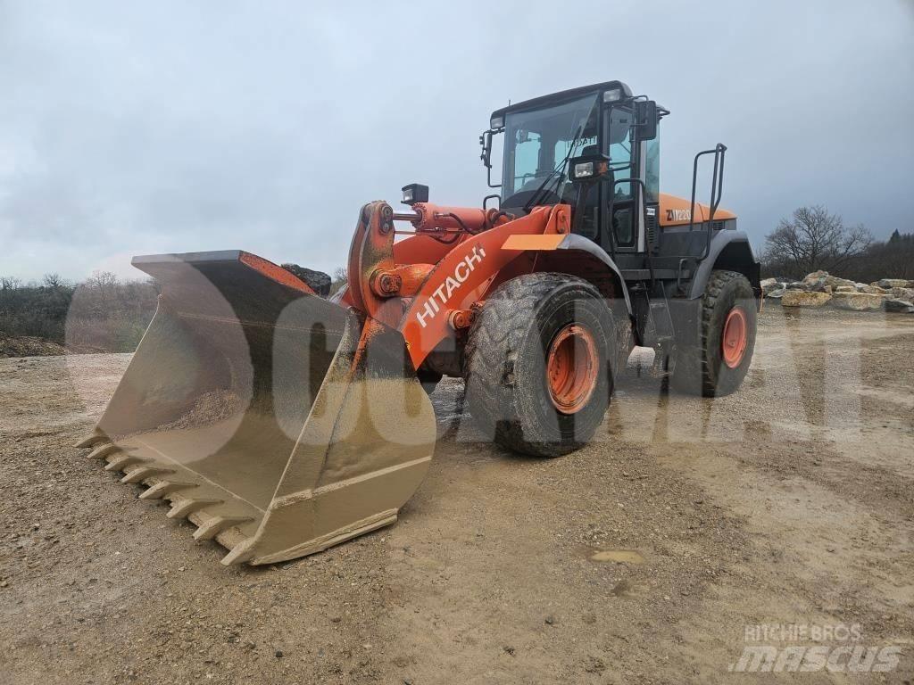 Hitachi ZW 220 Iekrāvēji uz riteņiem