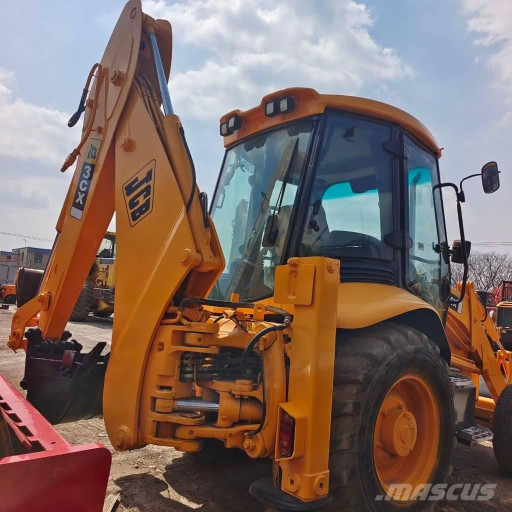 JCB 3 CX Ekskavatori-iekrāvēji