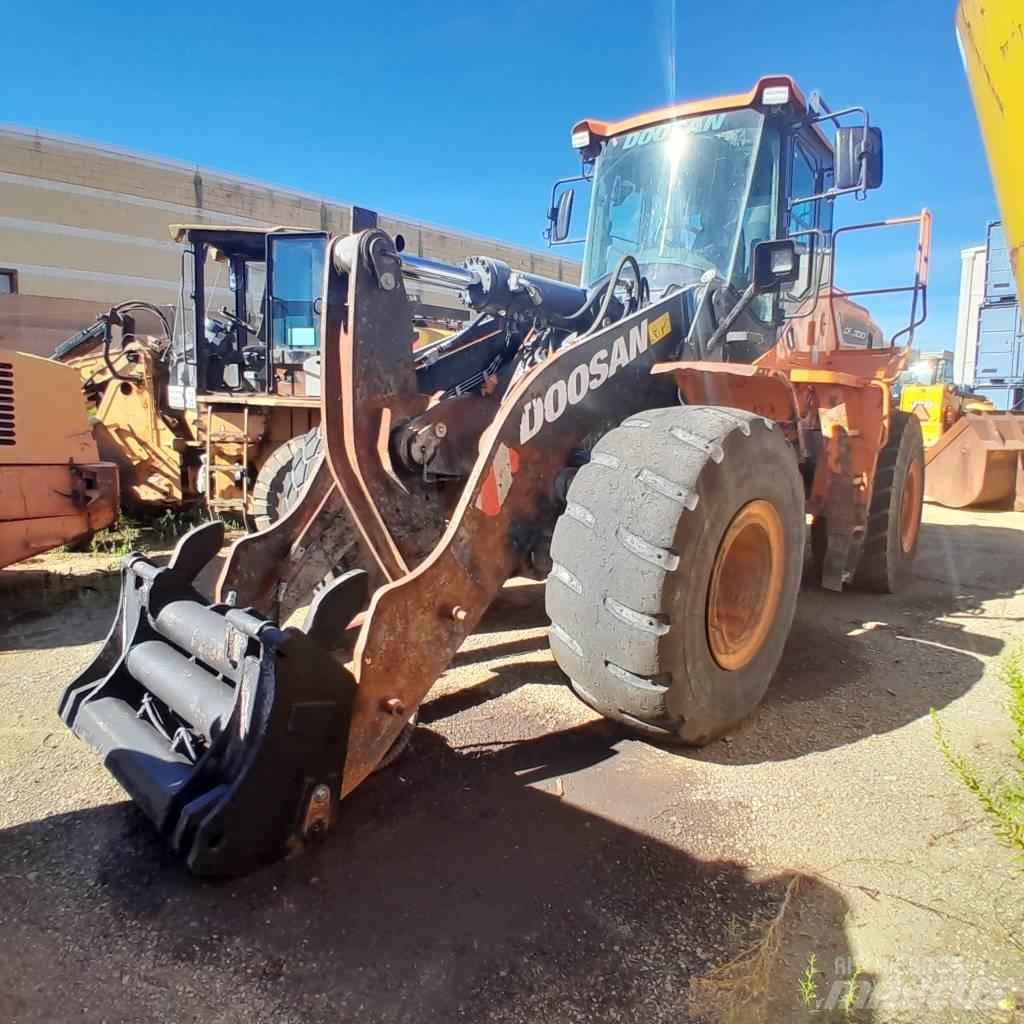 Doosan DL 300-5 Iekrāvēji uz riteņiem