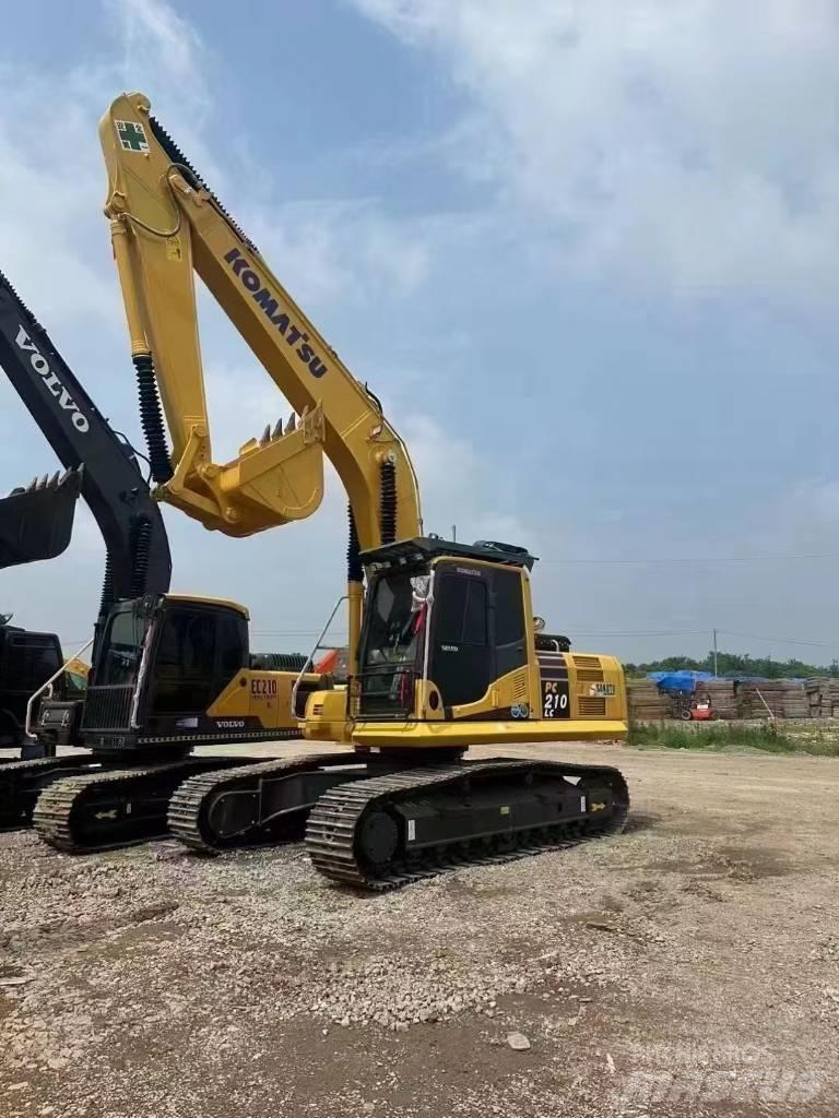 Komatsu 210-8 Kāpurķēžu ekskavatori