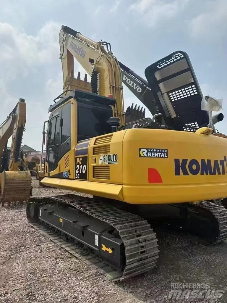 Komatsu 210-8 Kāpurķēžu ekskavatori