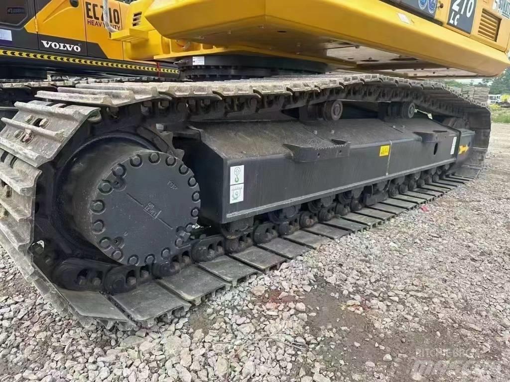 Komatsu 210-8 Kāpurķēžu ekskavatori