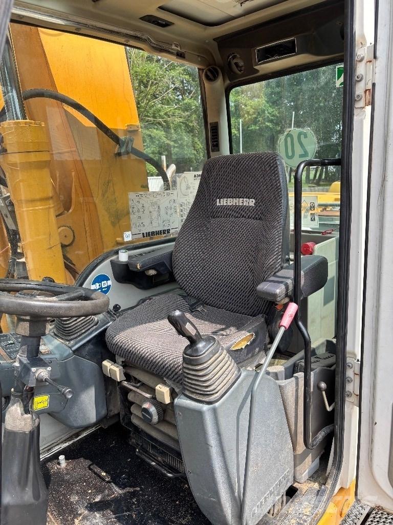Liebherr A316 Ekskavatori uz riteņiem