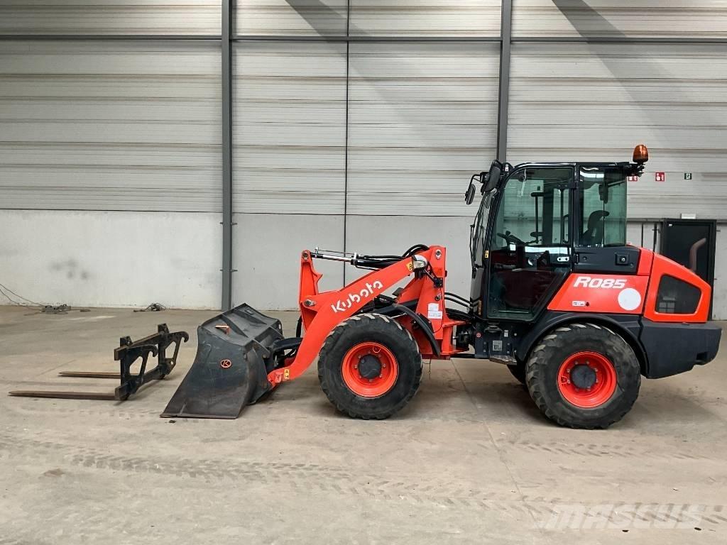 Kubota R 085 Iekrāvēji uz riteņiem