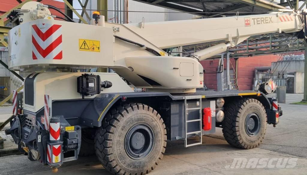 Terex RT 1070 Celtņi nelīdzenām virsmām