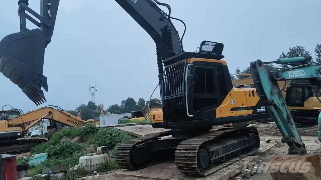Hyundai HX220S Kāpurķēžu ekskavatori