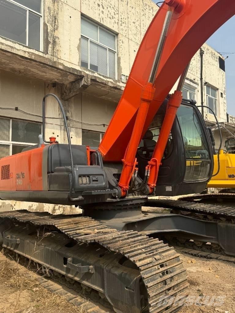 Hitachi ZX 240 Kāpurķēžu ekskavatori