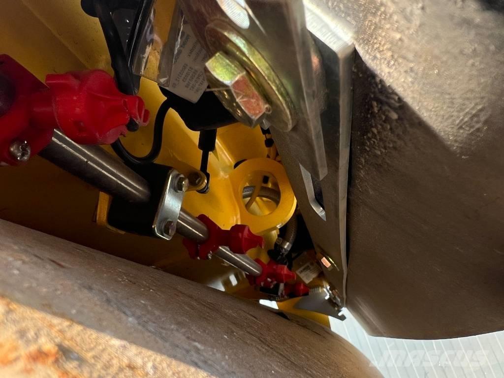 Bomag BW100 AD-5 Divvalču grunts veltņi