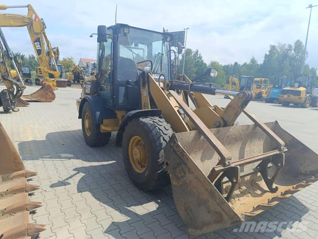CAT 906 H Iekrāvēji uz riteņiem
