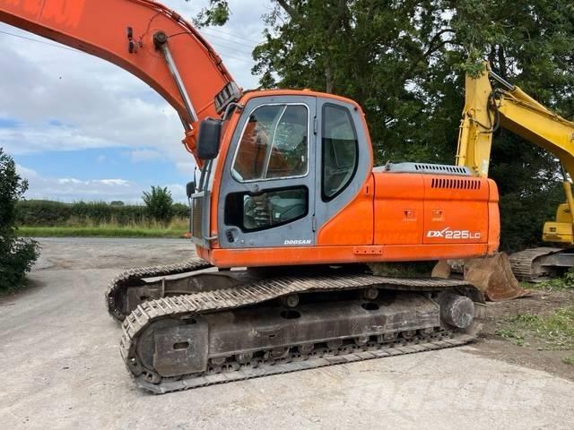 Doosan DX 225 LC Kāpurķēžu ekskavatori