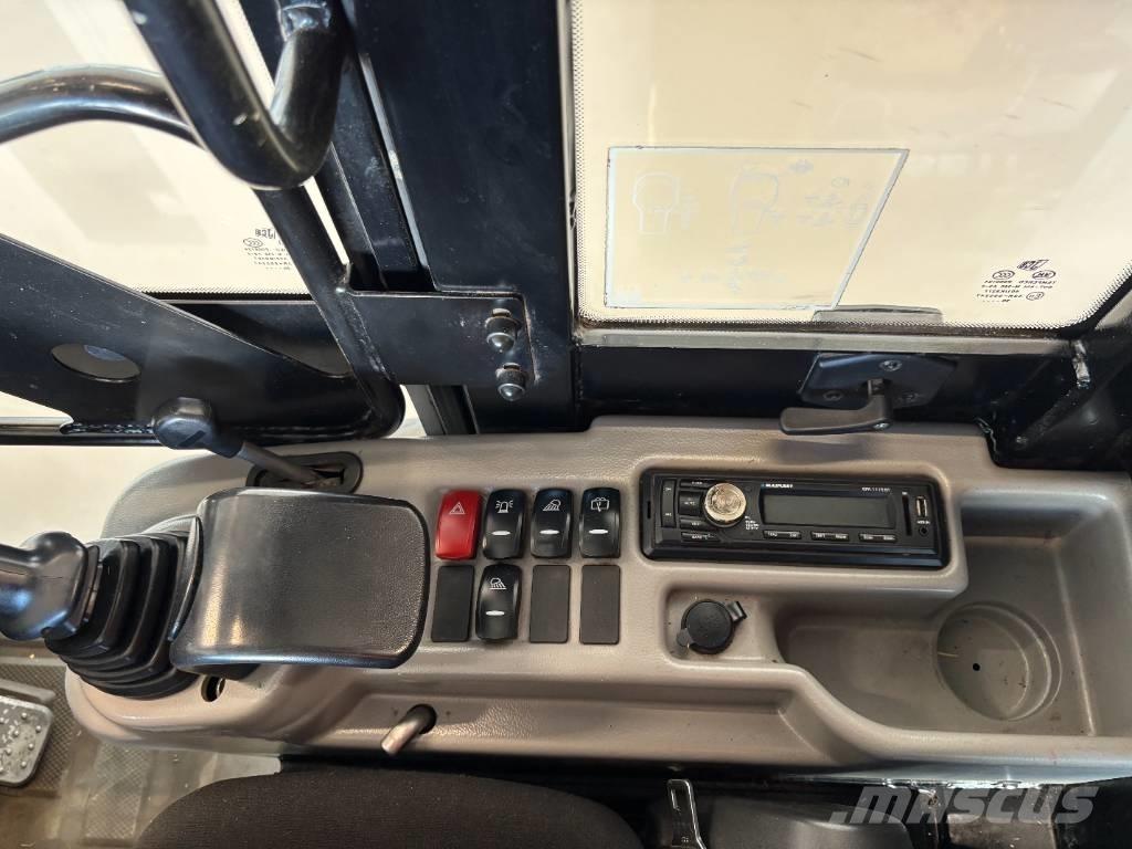 JCB 403 Multifunkcionālie iekrāvēji