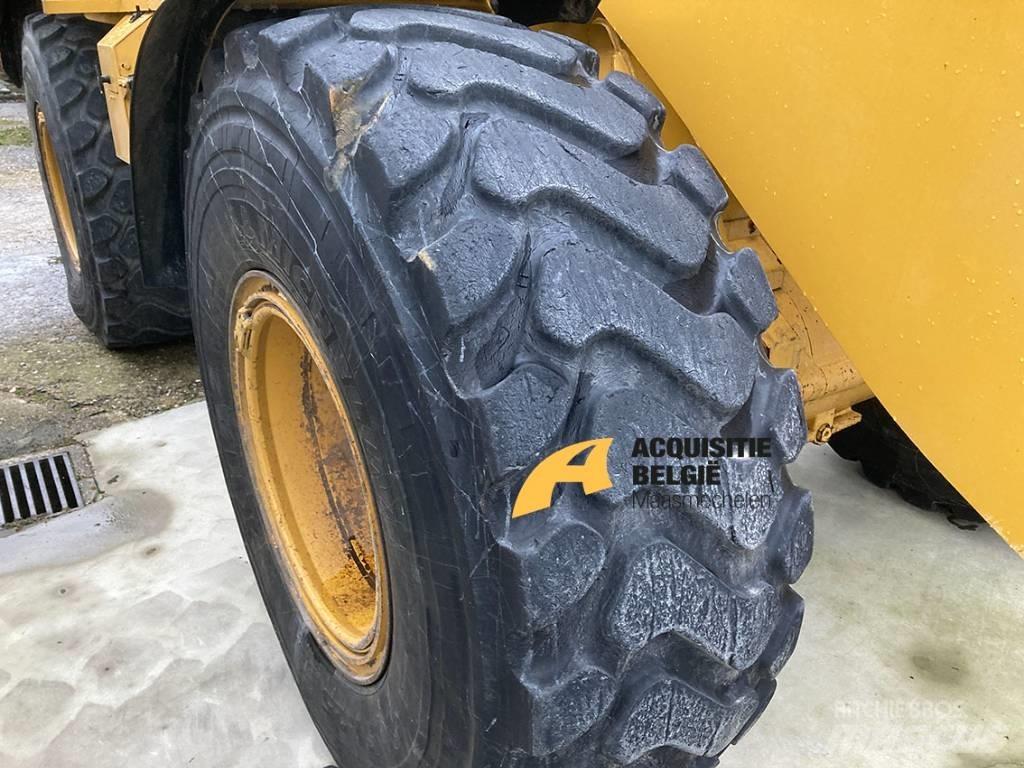 CAT 930M Iekrāvēji uz riteņiem
