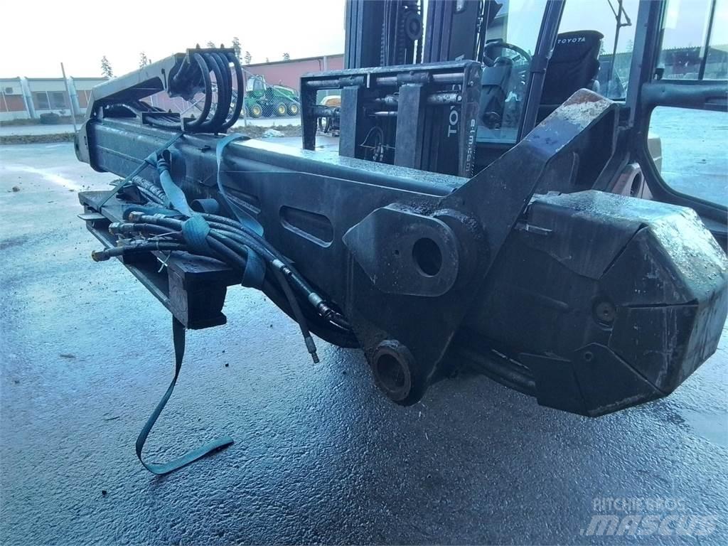 Komatsu 165F Krāni