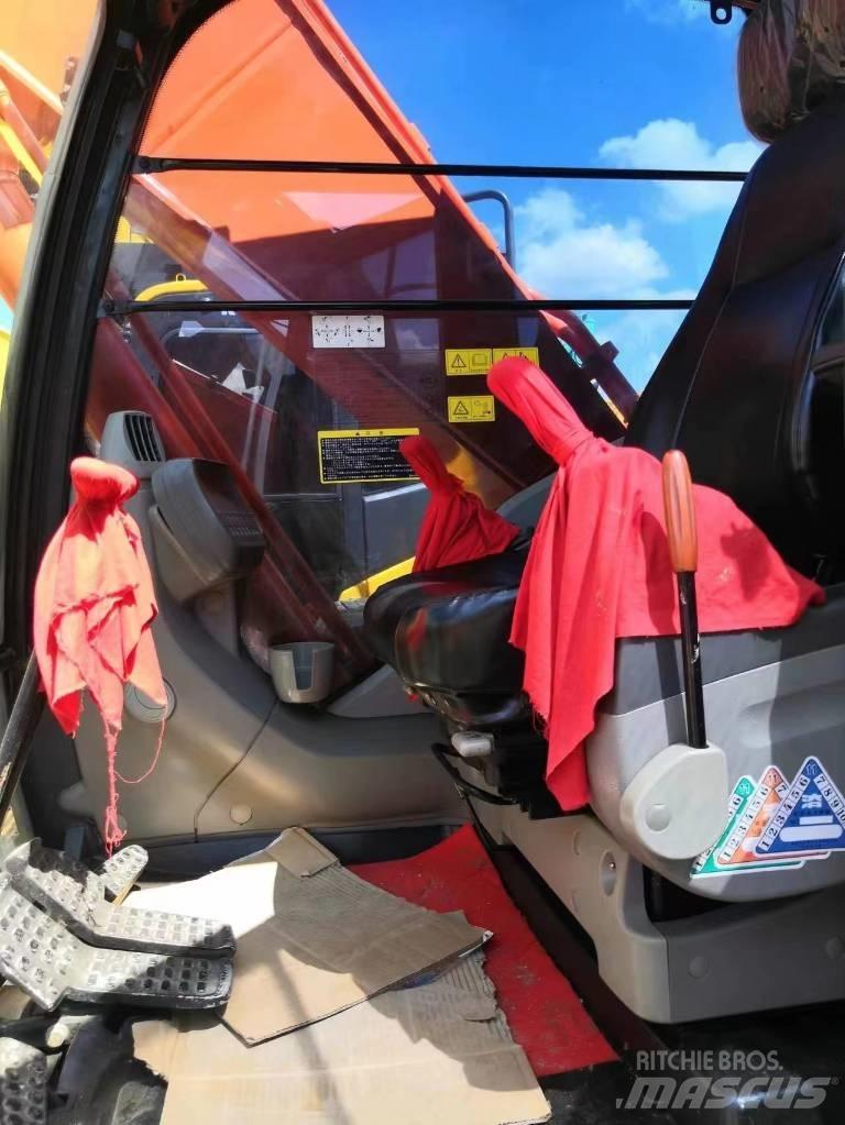 Hitachi ZX200 Kāpurķēžu ekskavatori