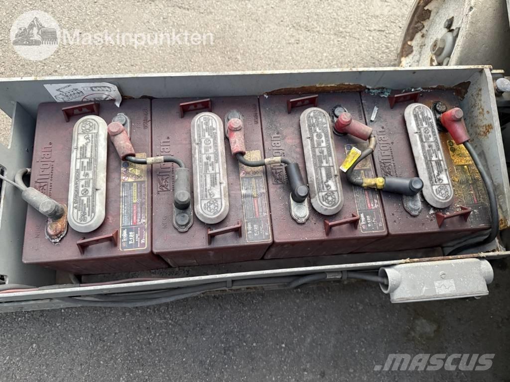 SkyJack SJ III 4626 Šķerveida pacēlāji