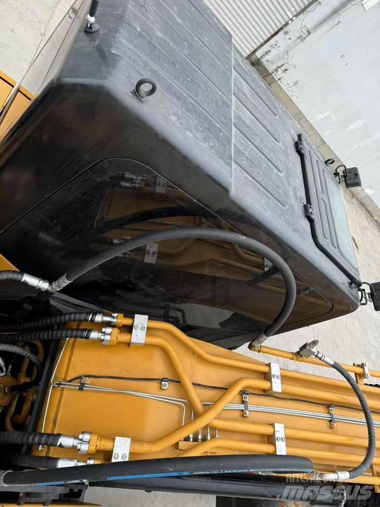 Sany SY 215 C Kāpurķēžu ekskavatori