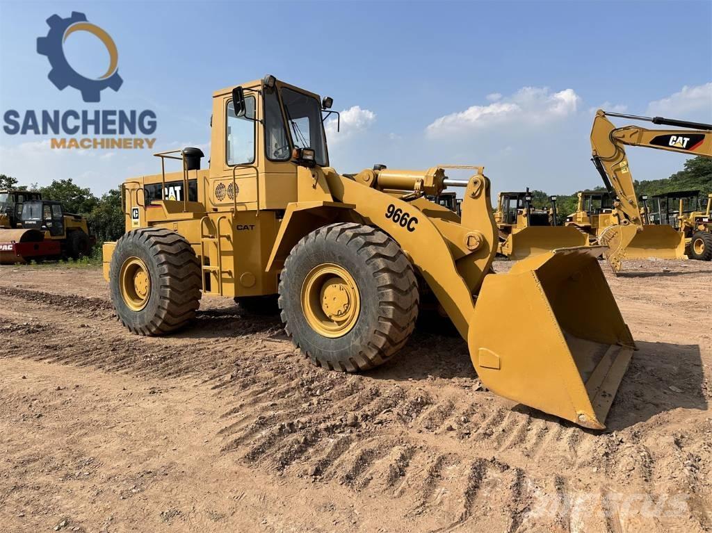 CAT 966C Iekrāvēji uz riteņiem