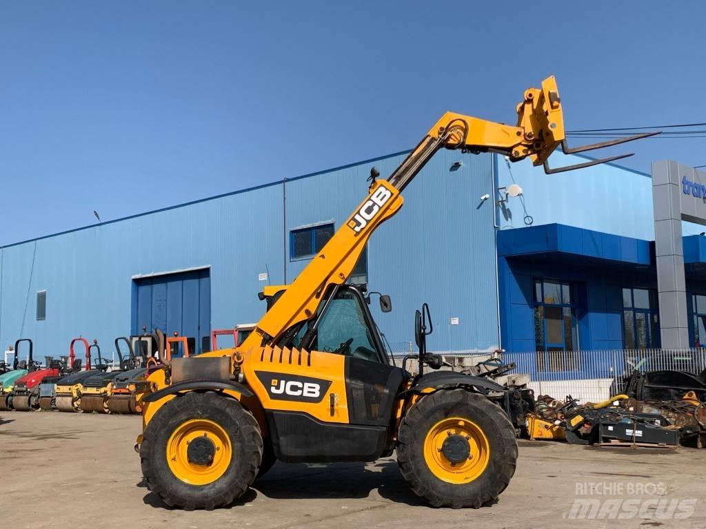 JCB 526-56 Agri Lauksaimniecības pacēlāji