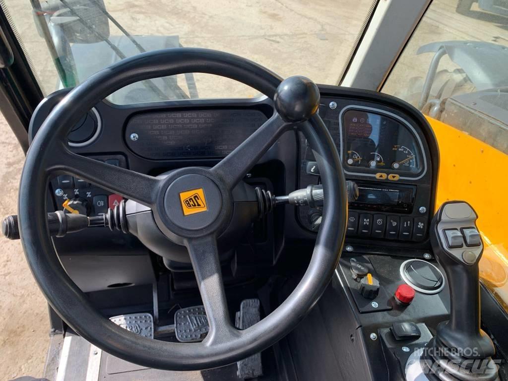 JCB 526-56 Agri Lauksaimniecības pacēlāji