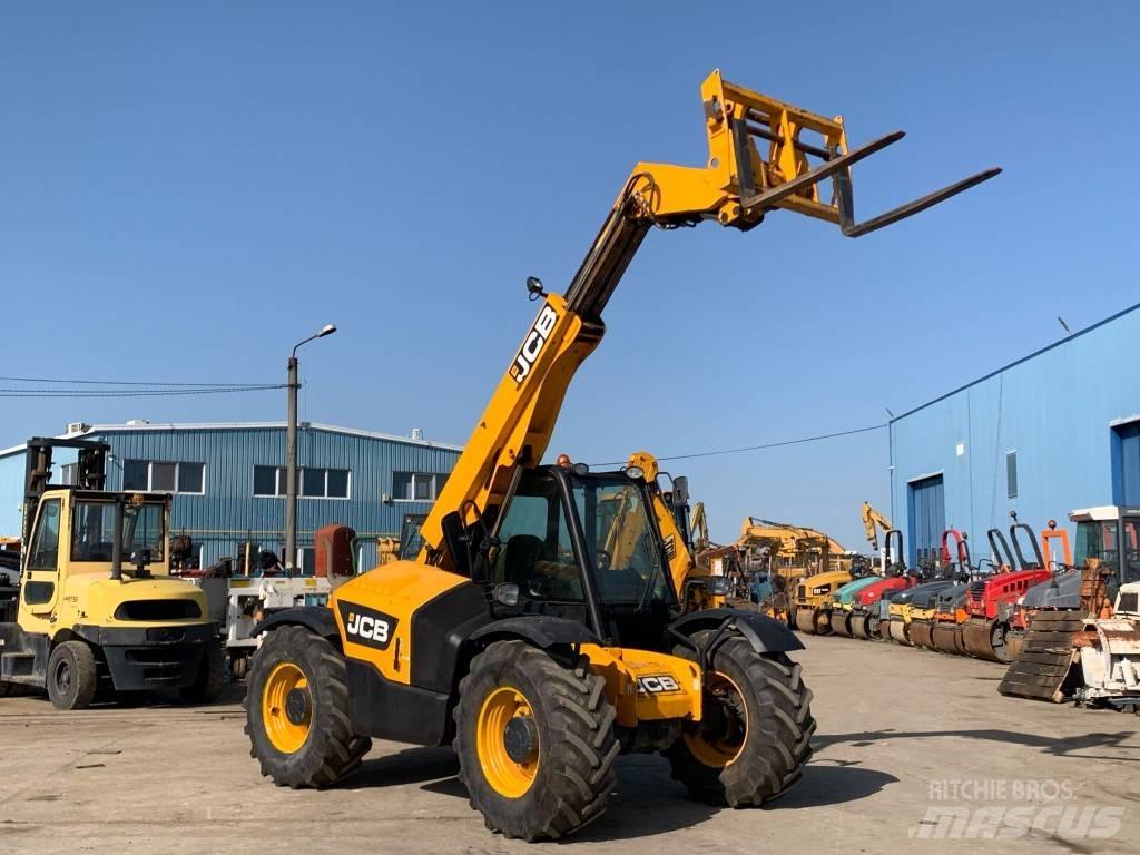 JCB 526-56 Agri Lauksaimniecības pacēlāji