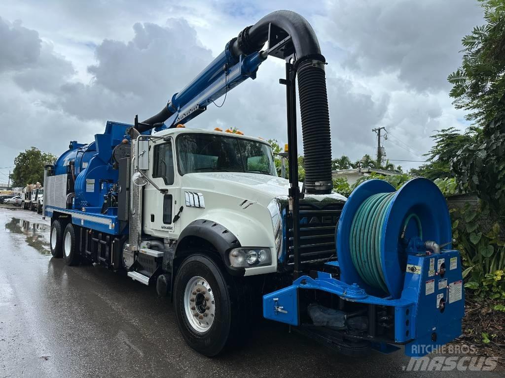 Mack GU713 Kombinētās vakumsūkņa mašīnas
