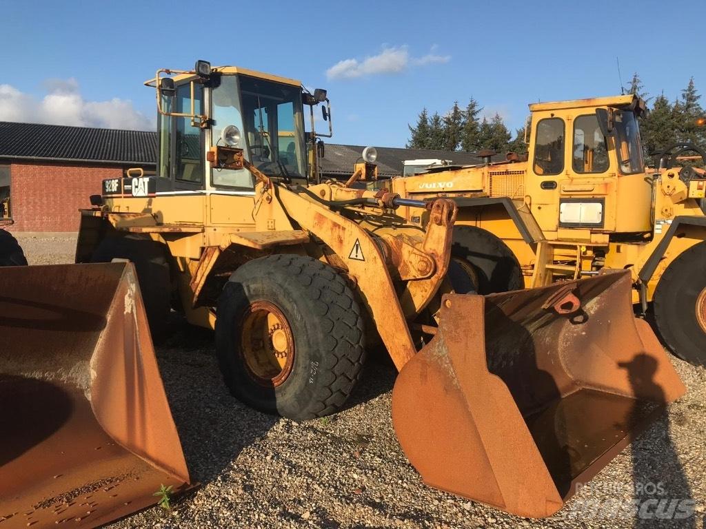 CAT 928F Iekrāvēji uz riteņiem