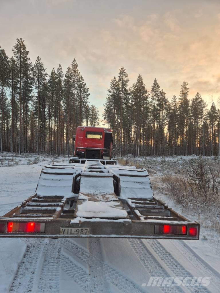 Sisu E11 Treileri meža tehnikas transportēšanai