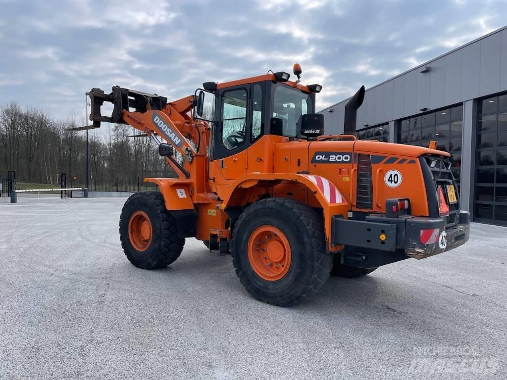 Doosan DL 200 Iekrāvēji uz riteņiem