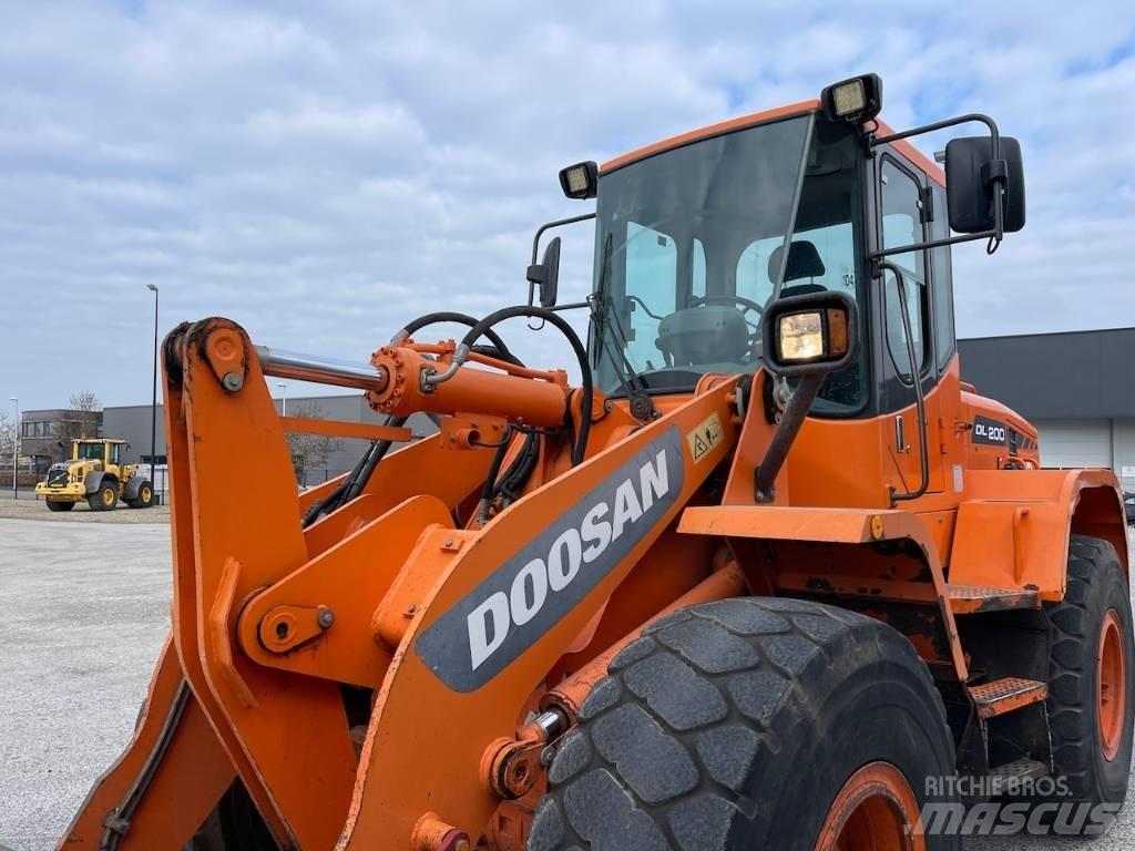 Doosan DL 200 Iekrāvēji uz riteņiem